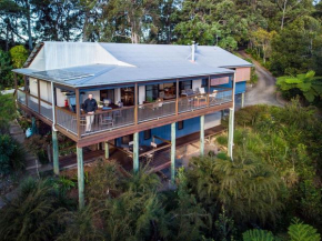 Maleny Hinterland Escape - With an authentic outdoor wood-fired pizza oven and a fire pit Maleny